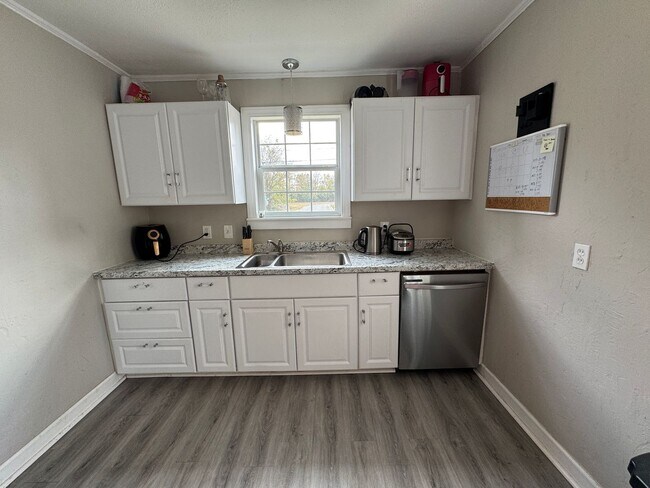 Building Photo - Great Starter home in North Bossier