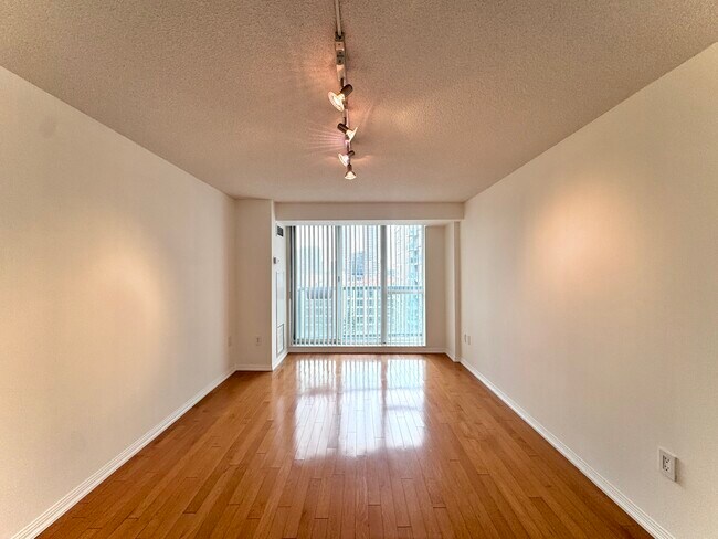 Photo du bâtiment - 109 Front St E