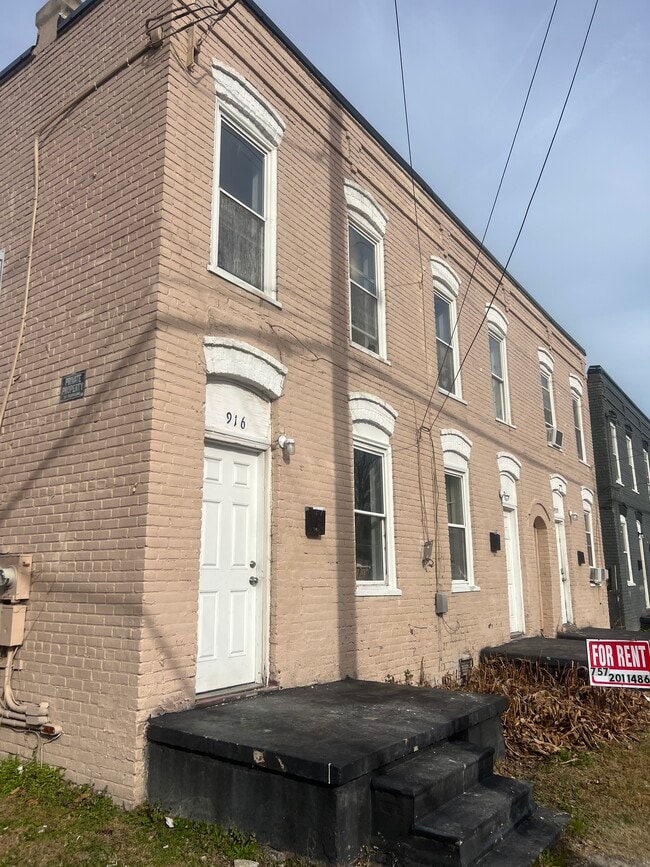 Building Photo - 916 Washington Ave