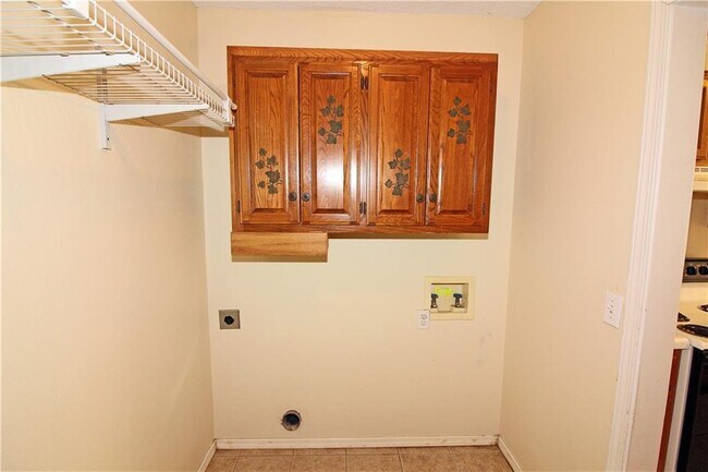 Foto del edificio - 2515 Parkcrest Dr