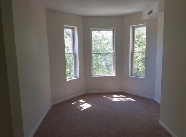 Building Photo - 1323 S Millard Ave