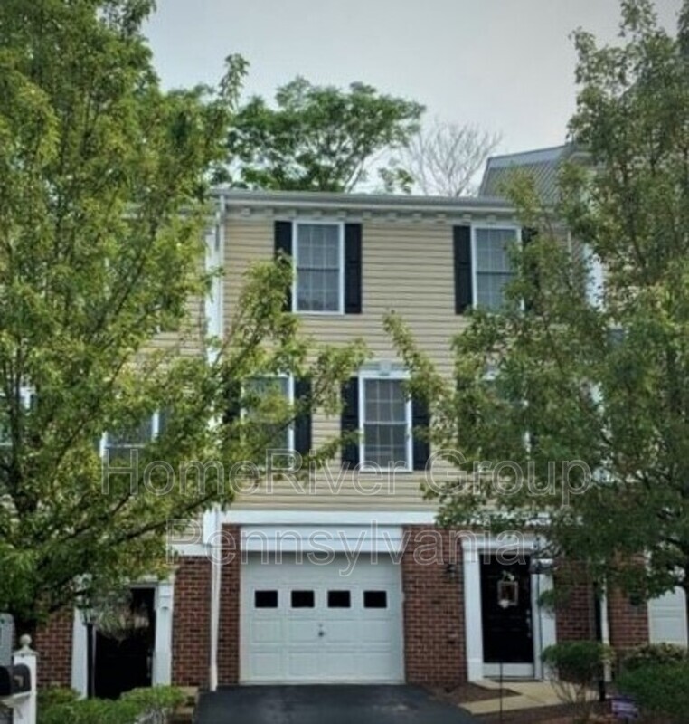 Primary Photo - 211 Persimmon Ln