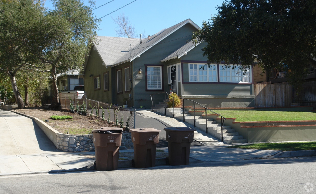 Building Photo - 2327 Florencita Ave