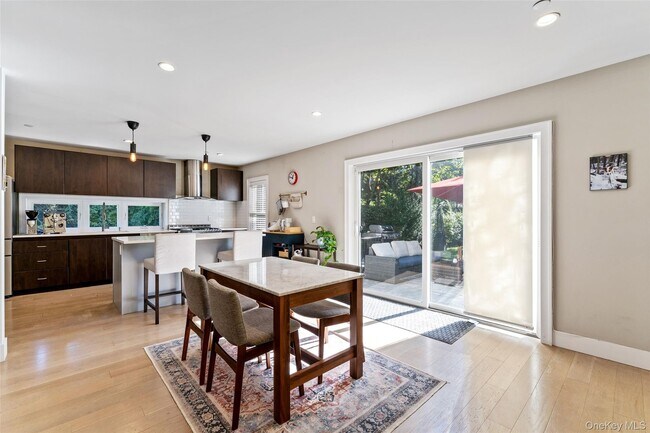 Foto del edificio - 22 E Clinton Ave