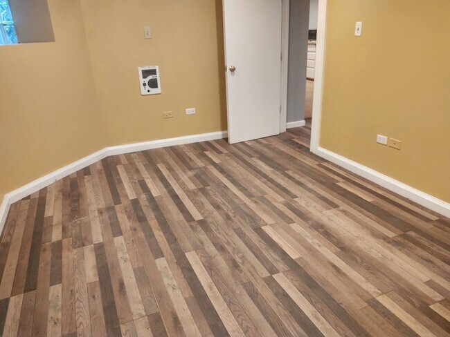 Foto del edificio - 2227 N Bissell St