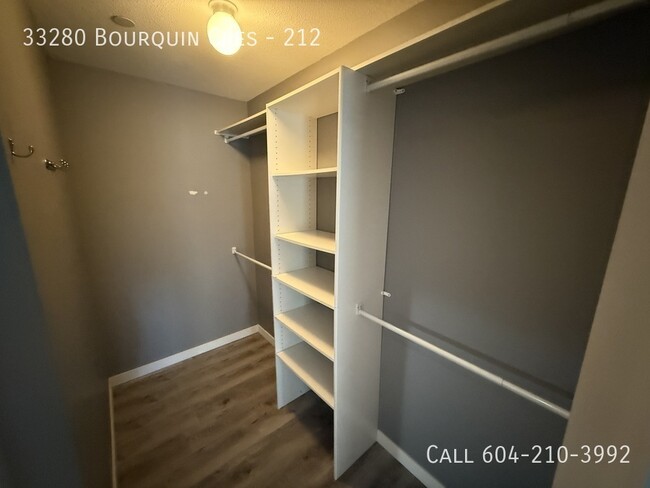 Building Photo - Spacious Abbotsford Condo