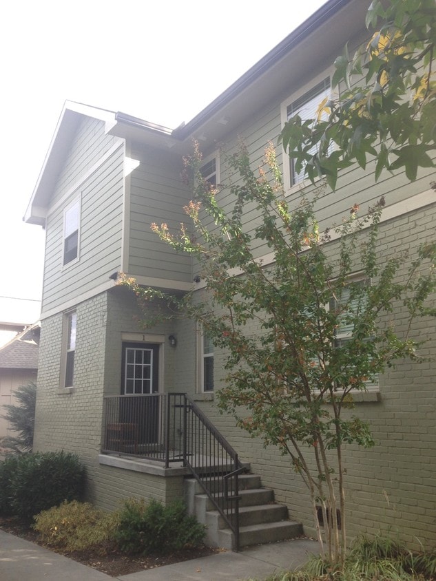 Building Photo - 1701 Highland Ave