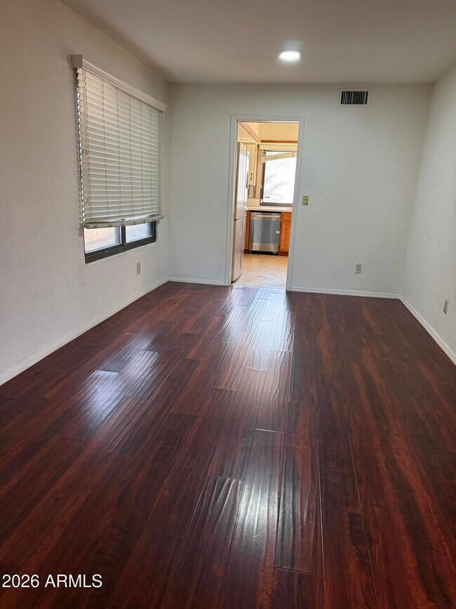 Foto del edificio - 426 E Susan Ln