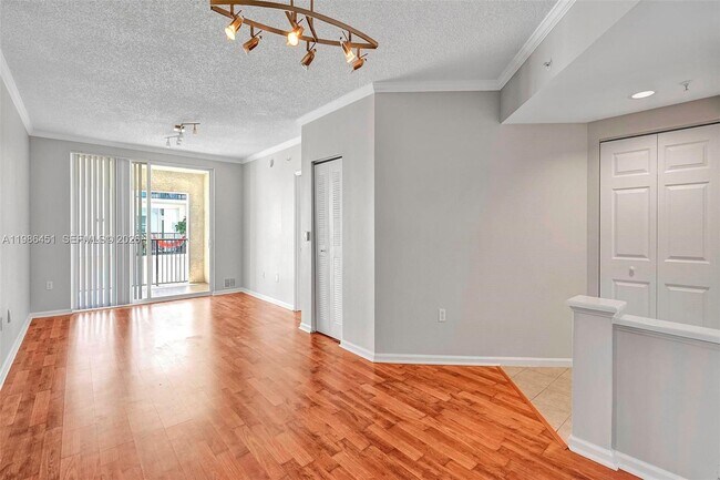 Foto del edificio - 17150 N Bay Rd