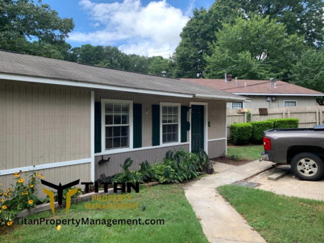 Building Photo - Studio Apartment with Great Location