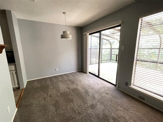 Foto del edificio - 6614 Hart Ln