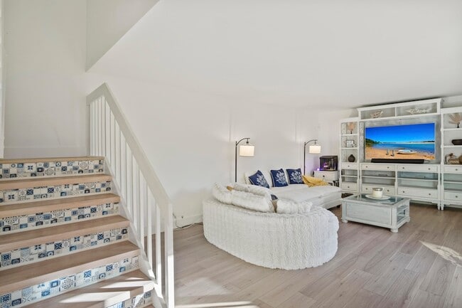 Foto del edificio - 5888 SE Riverboat Dr