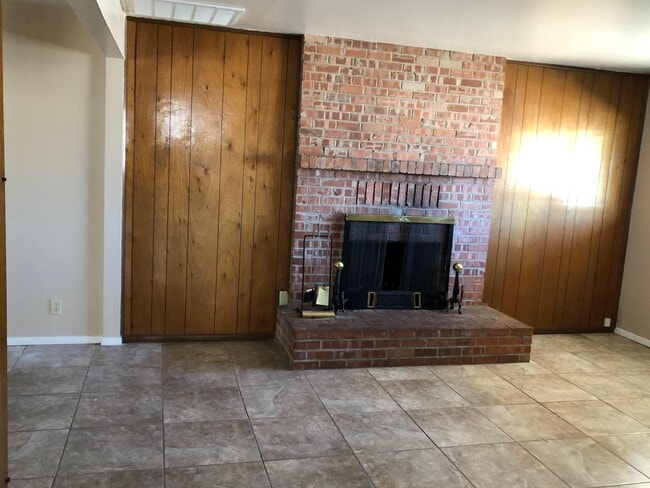 Foto del edificio - 5800 Bobwhite Ave