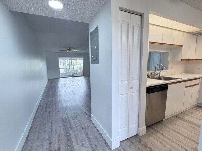 Building Photo - 12901 SW 15th Ct