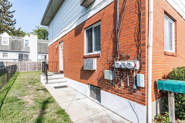 Building Photo - 17 S Norwood Rd