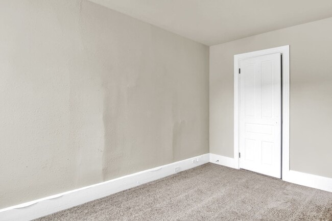 Foto del edificio - 2035 Logan St