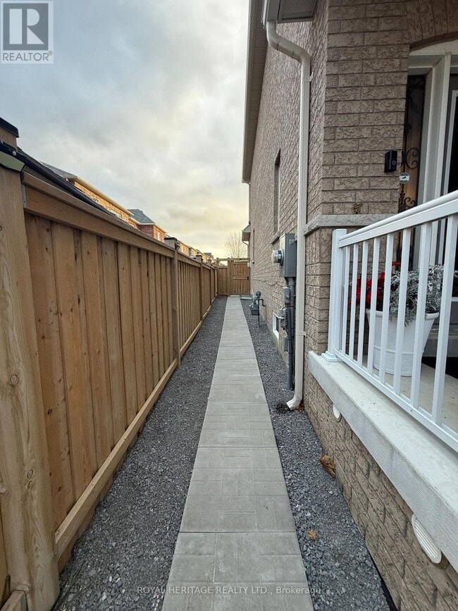 Building Photo - 985 Black Cherry Bsmt Dr