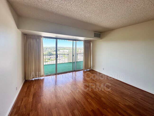 Foto del edificio - 411 Lakewood Cir