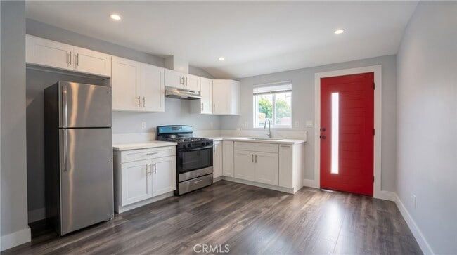 Foto del edificio - 8216 Encino Ave