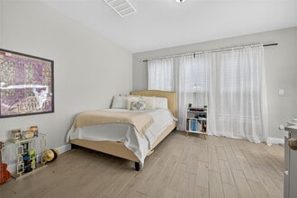 Building Photo - 2013 Kirby Landing Dr