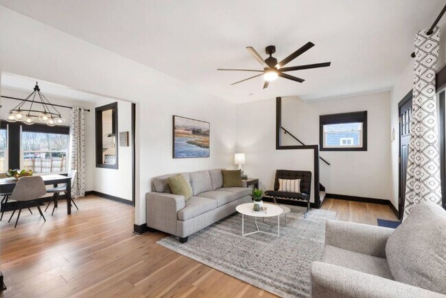 Foto del edificio - Beautifully Updated 3-Bedroom Home on a Corner Lot – Modern & Spacious!