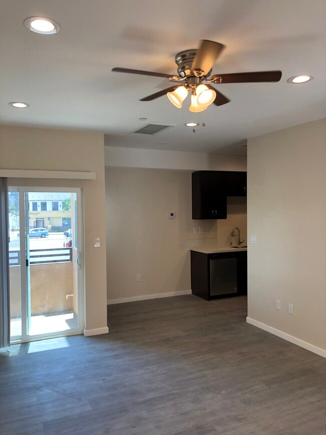 Building Photo - 120 Ballantyne st