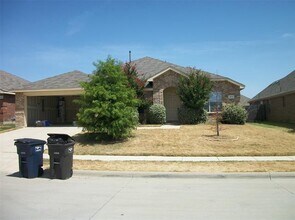 Building Photo - 1325 Pepperidge Ln