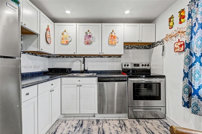 Foto del edificio - 1040 Country Club Dr