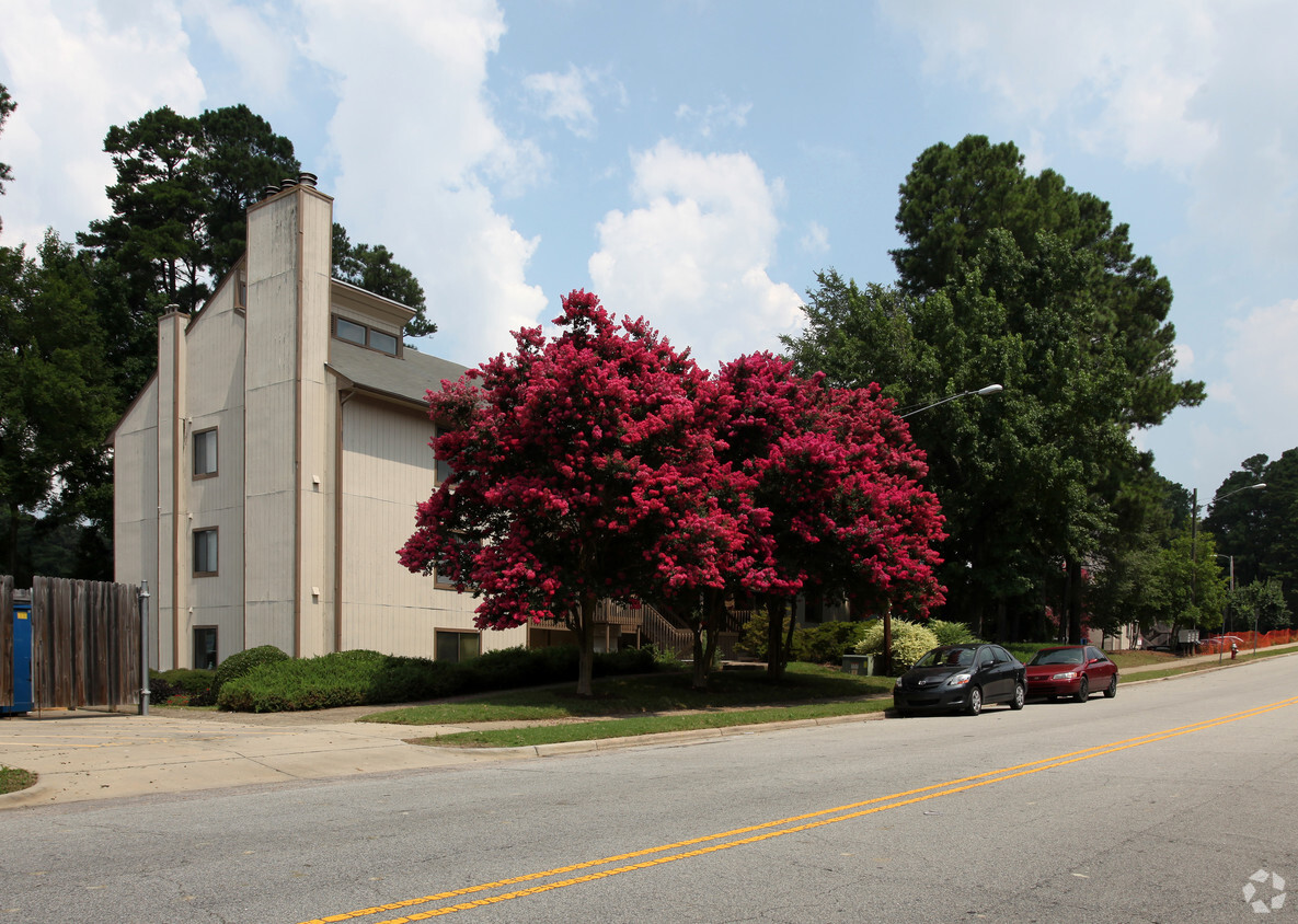 Primary Photo - Lakeside Condominiums