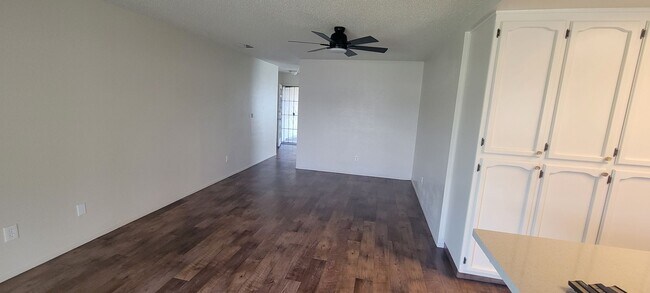 Building Photo - 1812 Sanchez Way