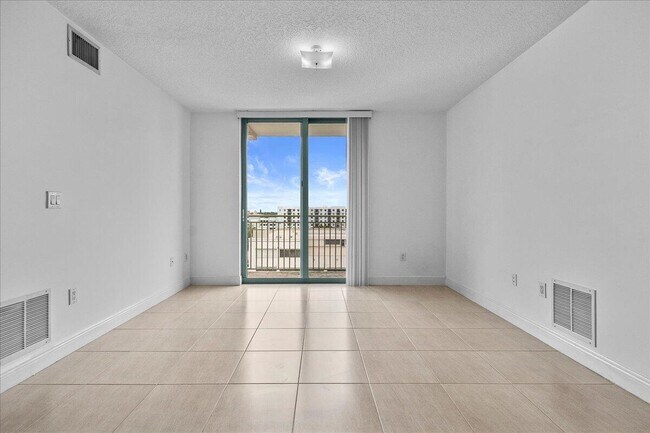 Building Photo - 610 Clematis St