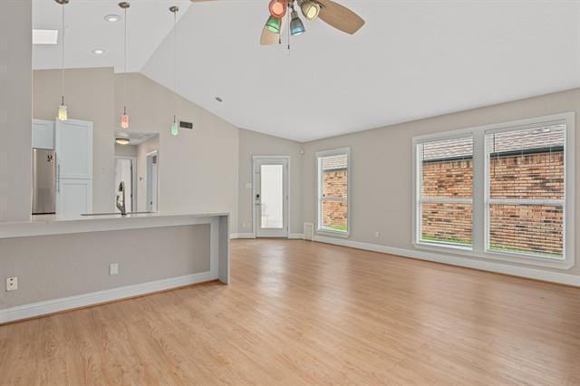 Foto del edificio - 253 Teakwood Ln