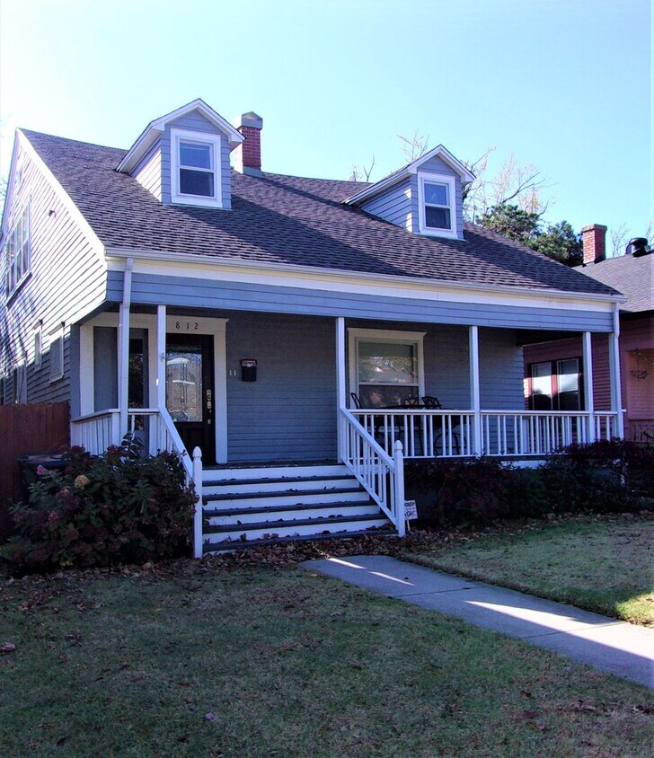 Foto principal - 2 BED 1 BATH DUPLEX MESTA PARK