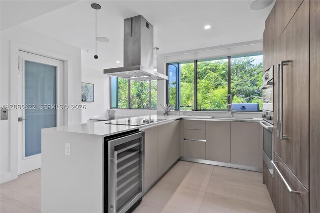 Foto del edificio - 9350 E Bay Harbor Dr