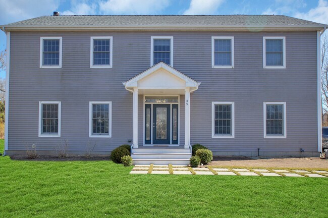 Building Photo - 39 S Country Rd