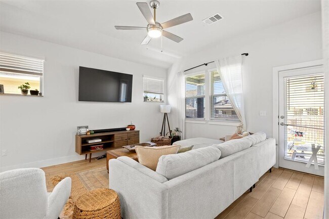 Foto del edificio - 8612 McKamy Dr