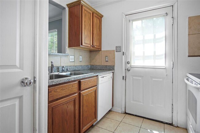 Building Photo - 9611 Elmview Pl