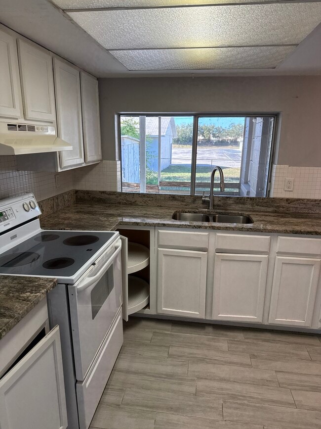 Foto del edificio - 3915 Winston Dr