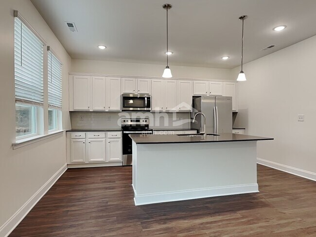 Foto del edificio - 15721 Thomas Rd