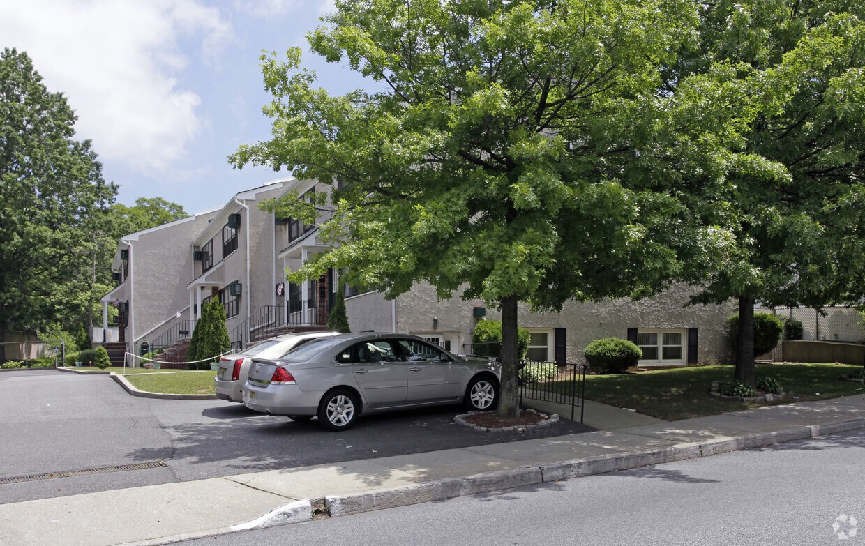 Building Photo - 45-47 Watchogue Rd