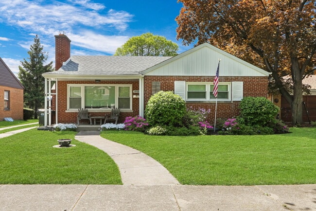 Building Photo - 8918 Parkside Ave