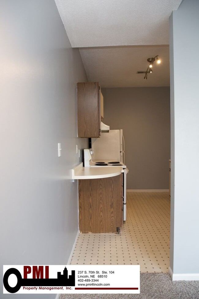 Building Photo - 2 Bedroom, 1.5 Bathroom Single Unit for Rent at Historic WaterPark