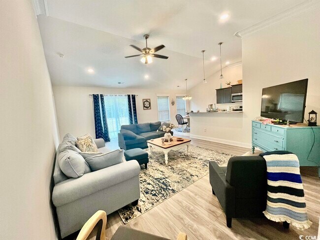 Foto del edificio - 328 Blue Rock Dr