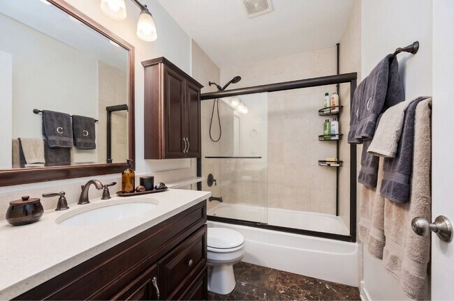 Foto del edificio - 3201 N Ravenswood Ave