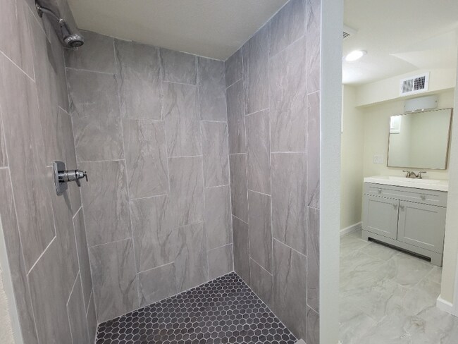 Foto del edificio - 1300 E 22nd St