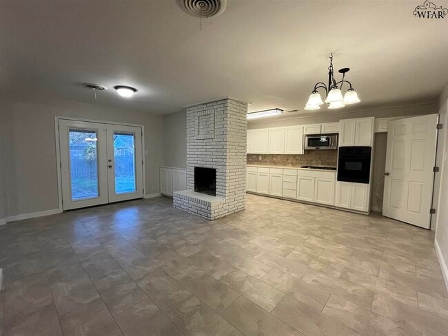 Building Photo - 2711 Chase Dr