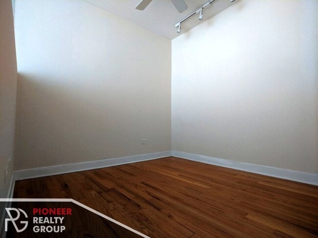 Building Photo - 625 W Wrightwood Ave