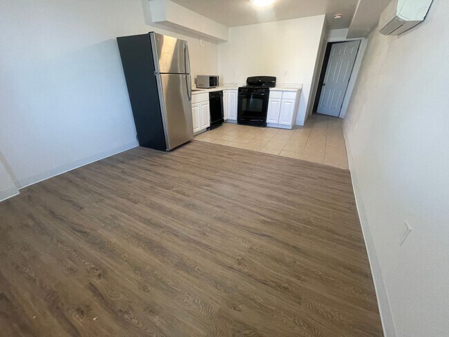 Foto del edificio - Great 2 bedroom Apartment with Garage!