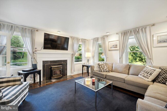 Foto del edificio - 625 Fletcher Rd