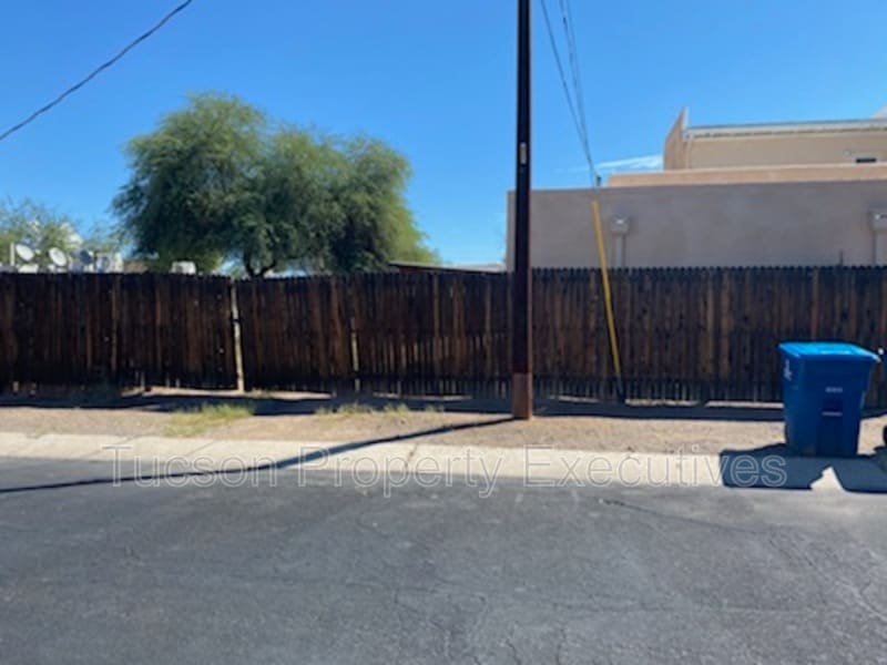 Foto del edificio - 3350 N Chapel Ave